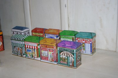 2690 - scatole latta casetta